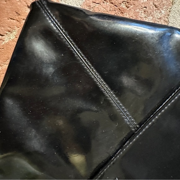 Kirna Zabete Large Clutch Wristlet • Black Patent • Red Rhinestone Kiss Lips - Picture 9 of 14